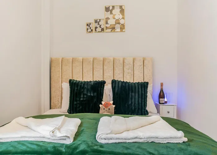 Mayfair Maisonette Chic Spacious 2-Bed - 33A